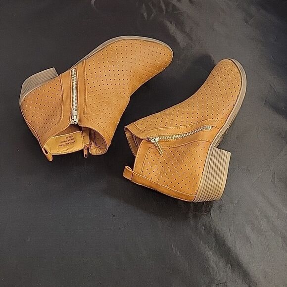 BRAND NEW SOCIOLOGY TWO-ZIP ROUND TOE SLIP-ON BOOTIES - Picture 9 of 13